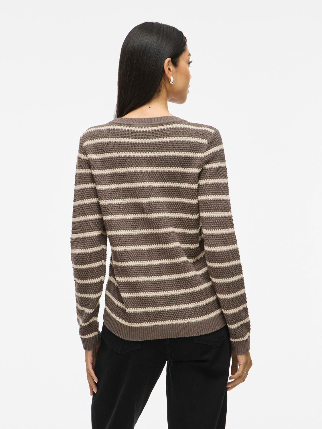 model_shot-back