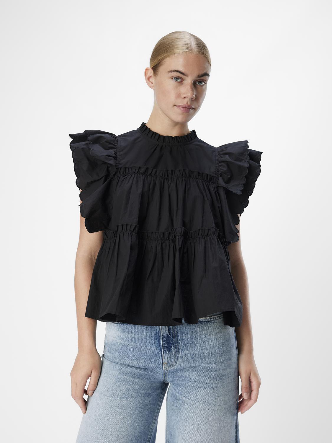 model_shot-front