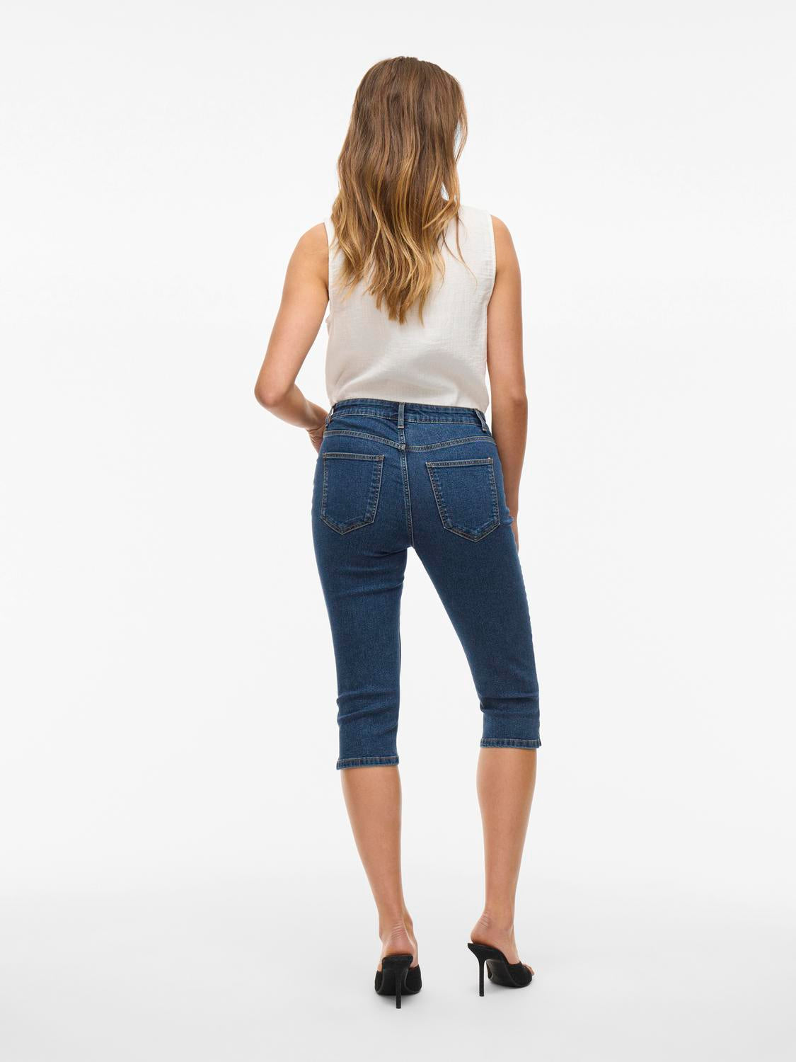model_shot-back