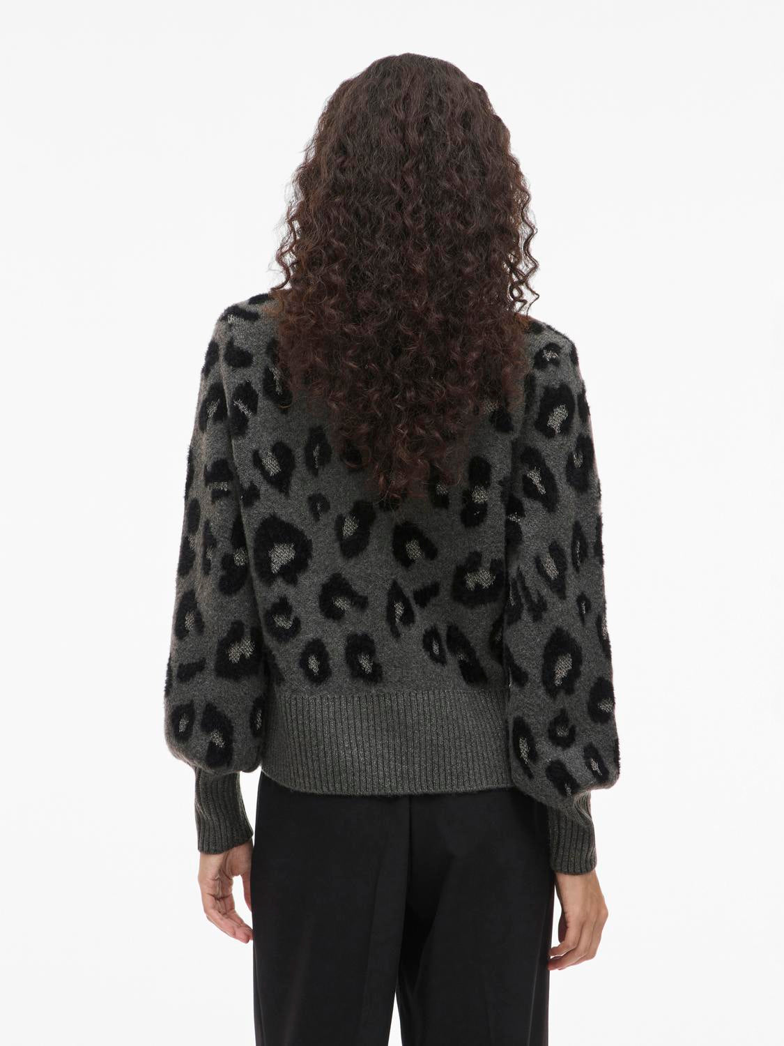 model_shot-back