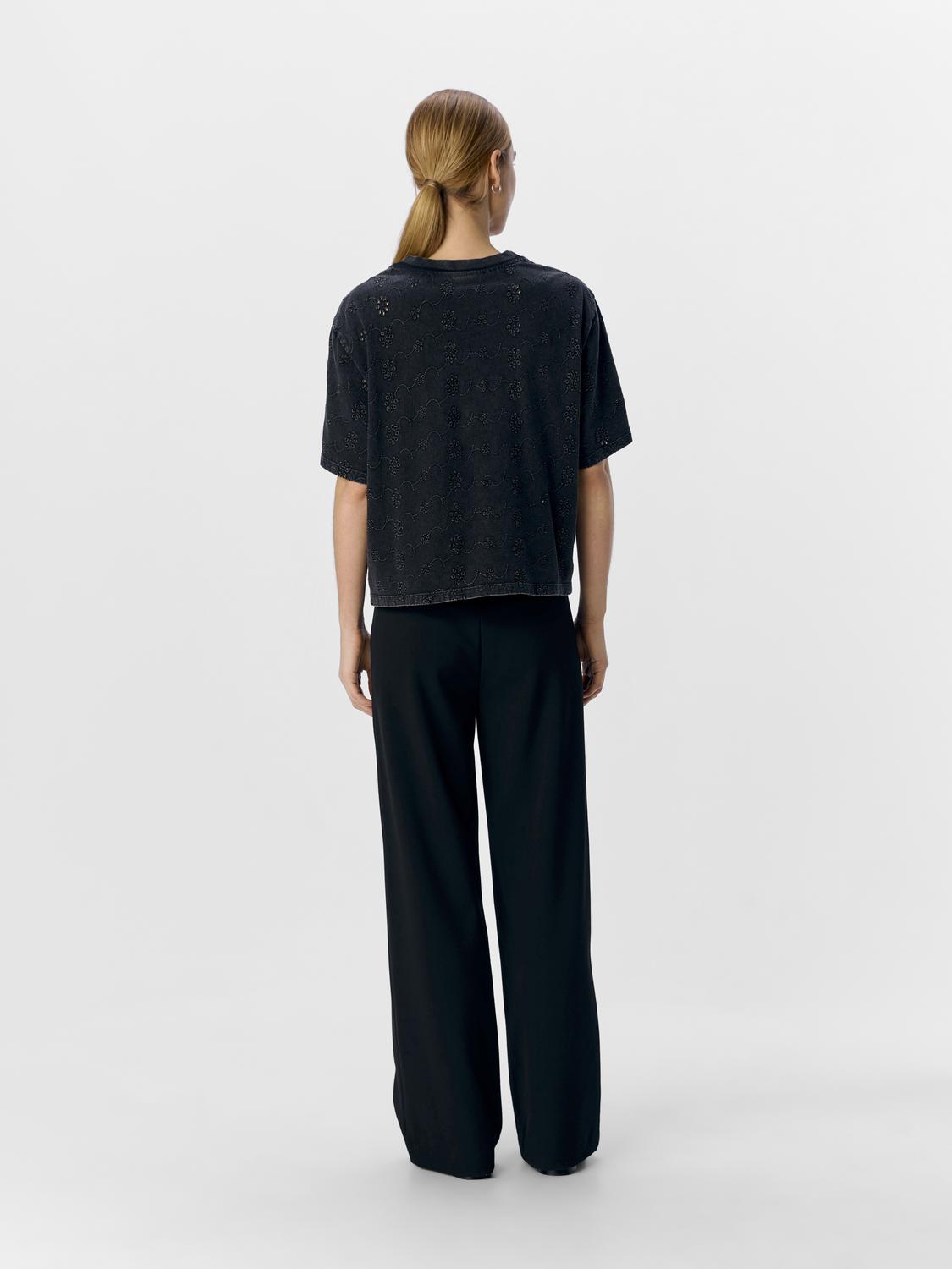 model_shot-back