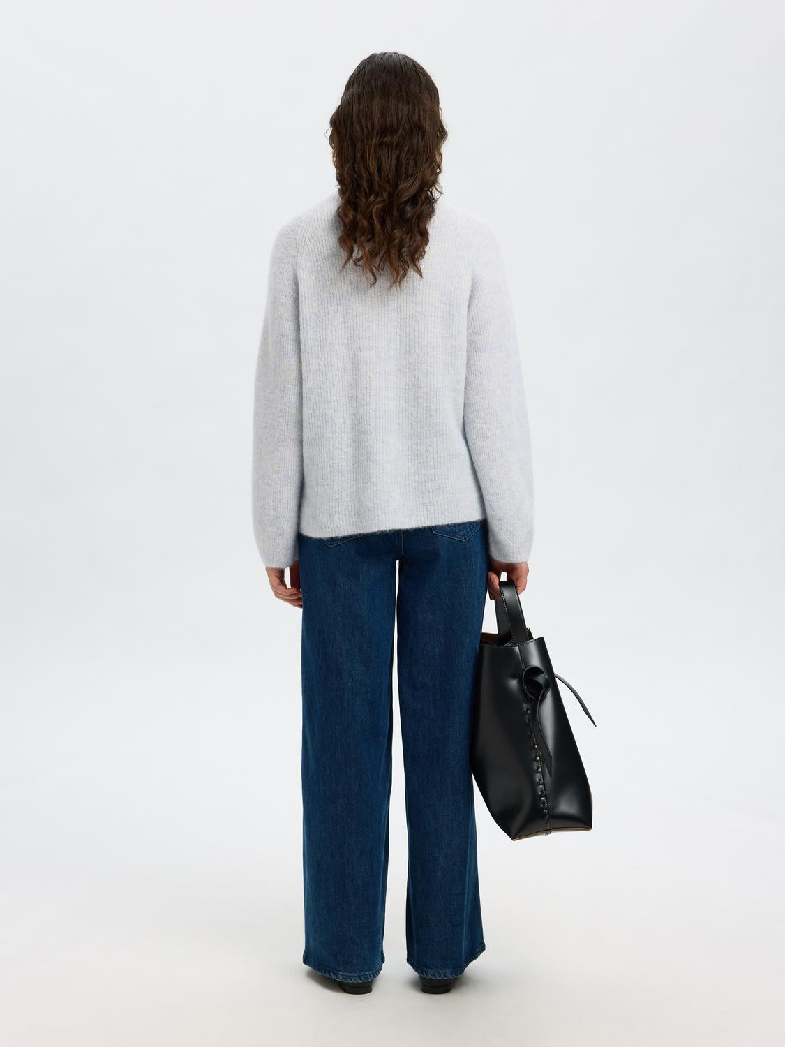 model_shot-back