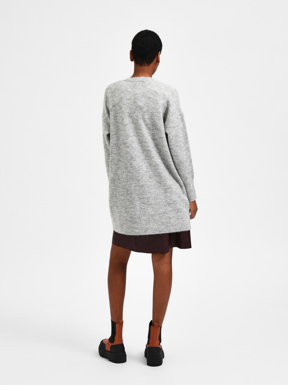model_shot-back