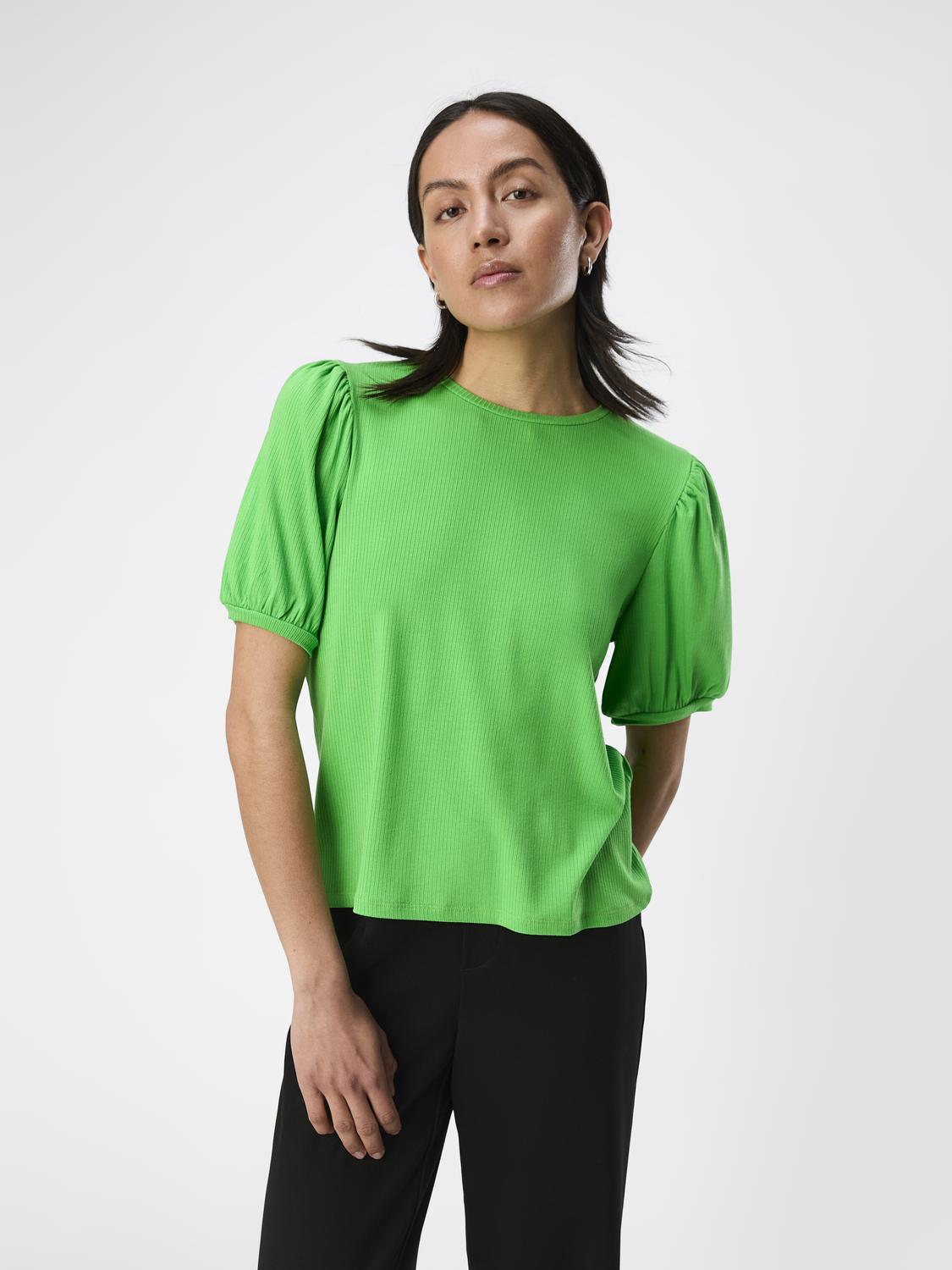 model_shot-front