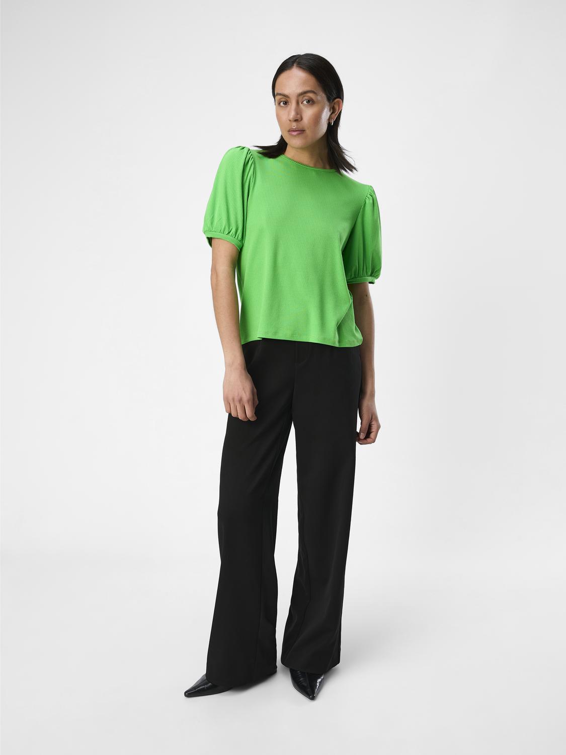 model_shot-front_full