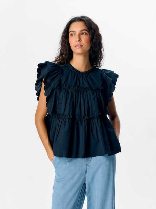model_shot-front