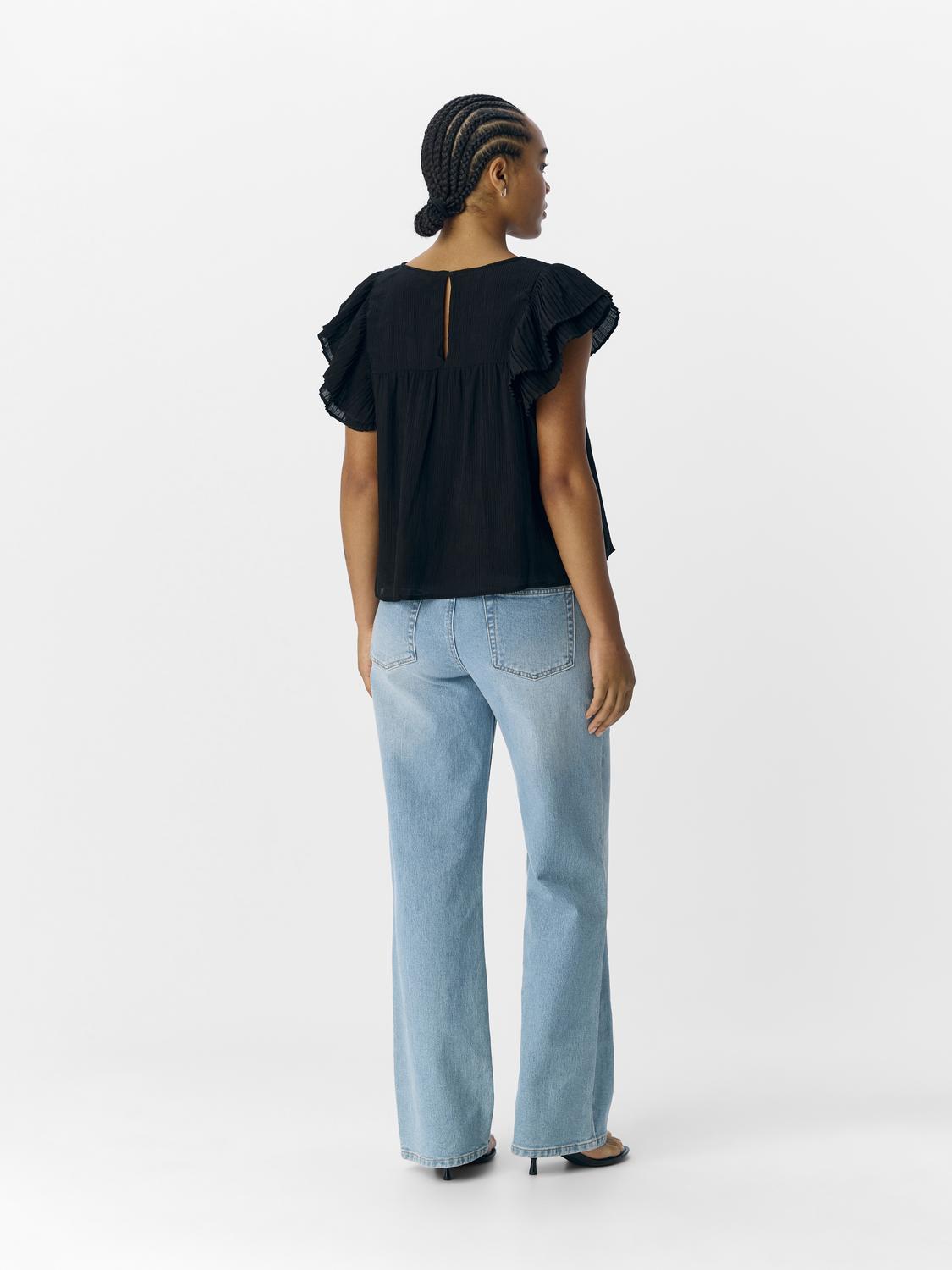 model_shot-back