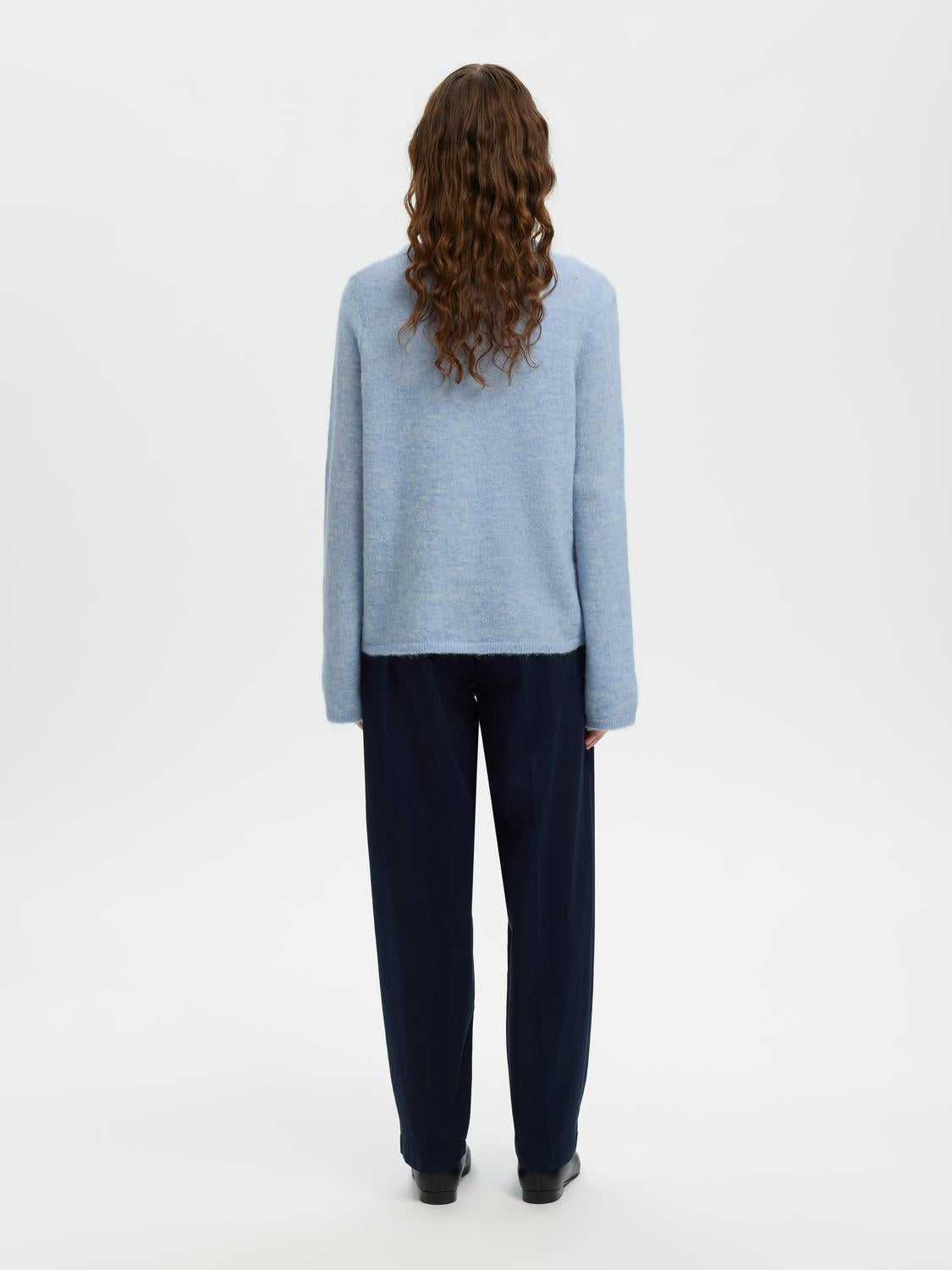 model_shot-back