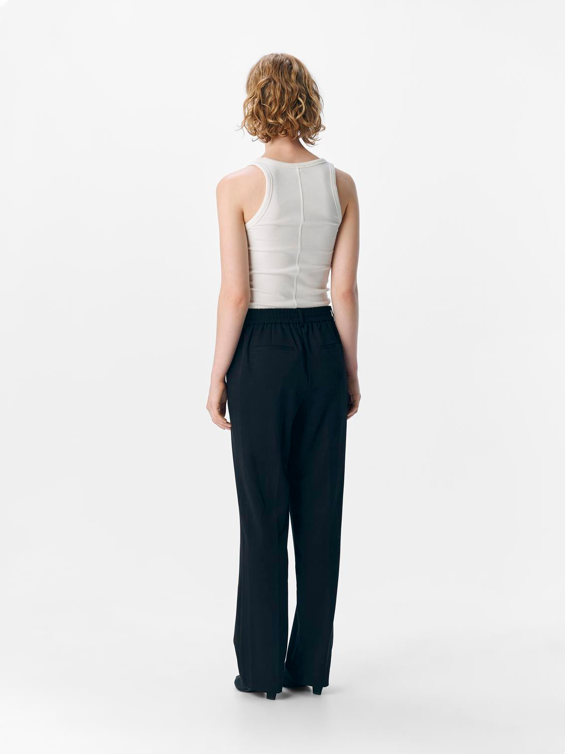 model_shot-back