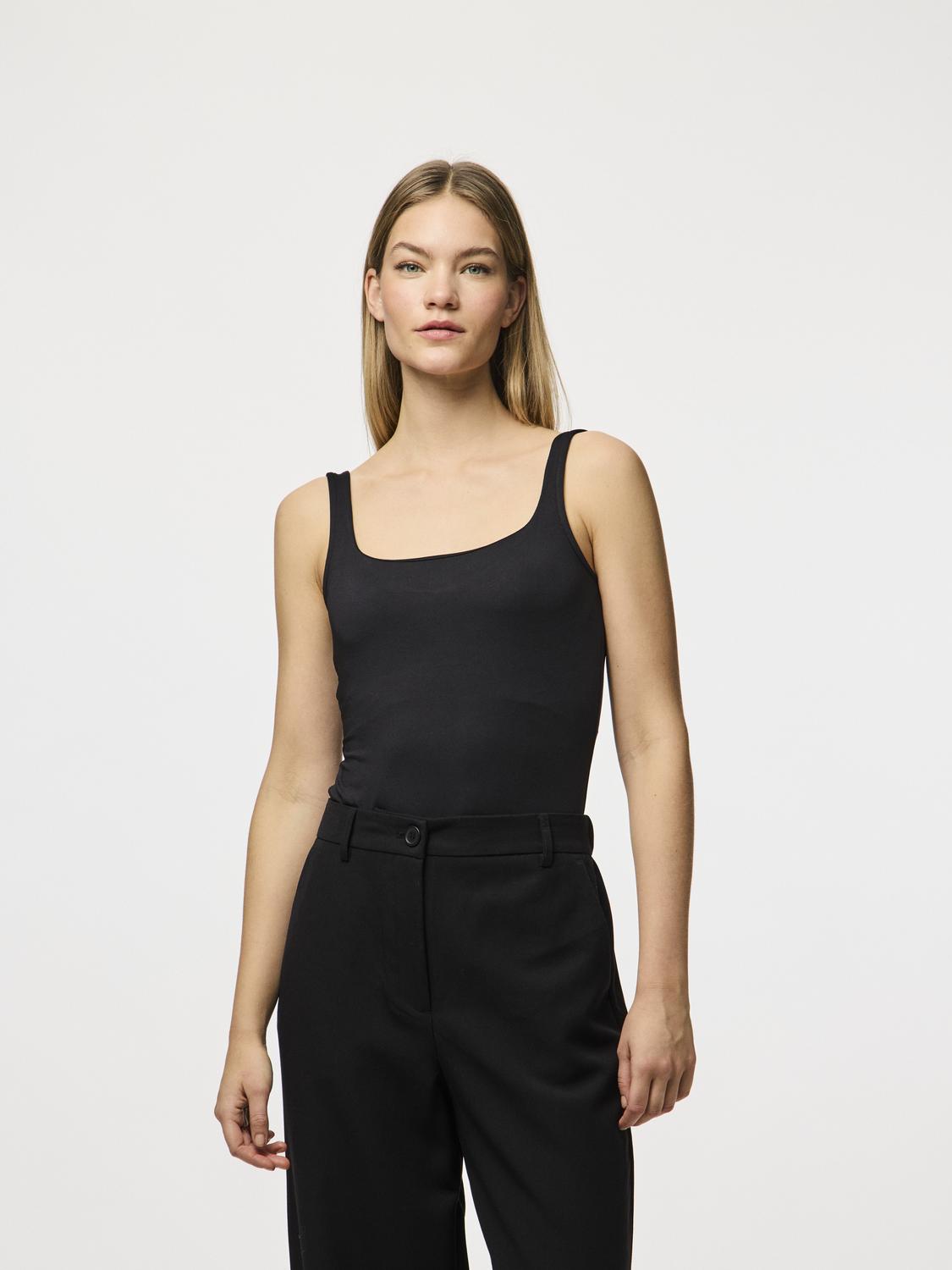 model_shot-front