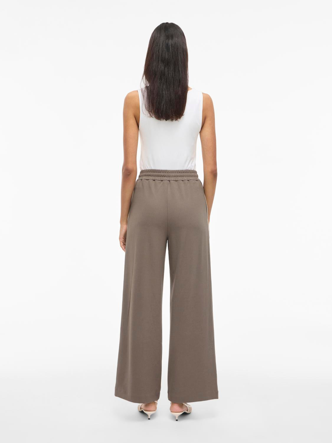 model_shot-back