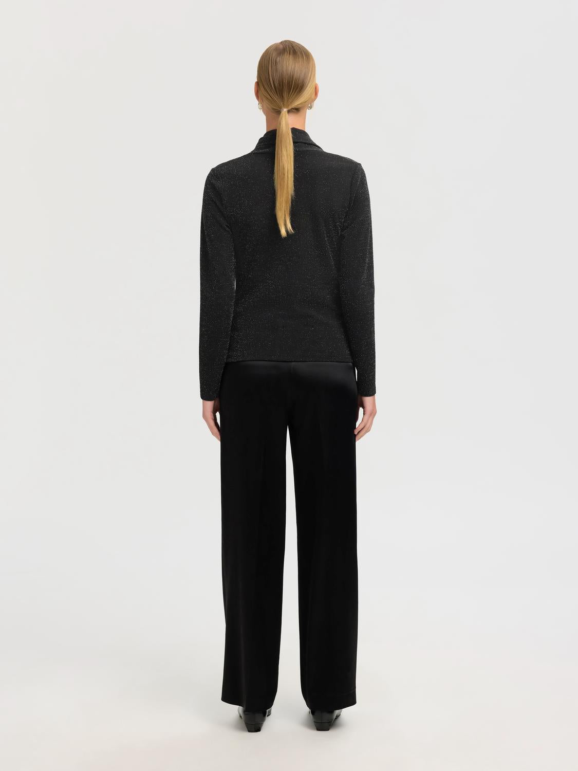 model_shot-back