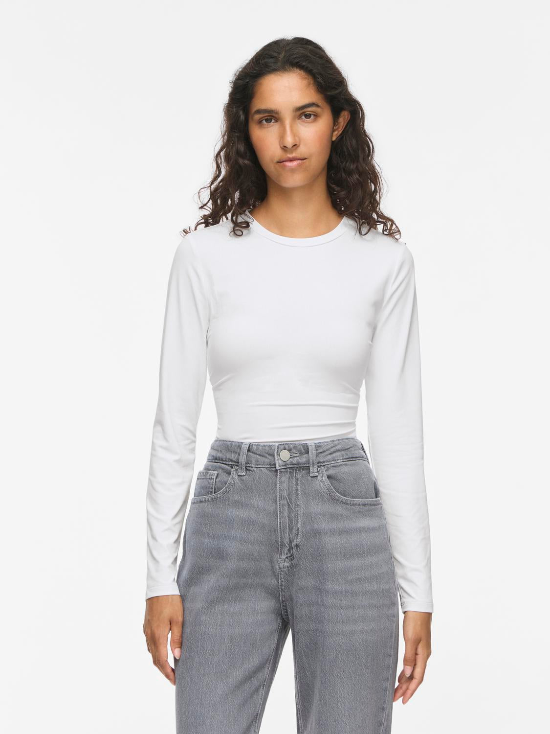 model_shot-front