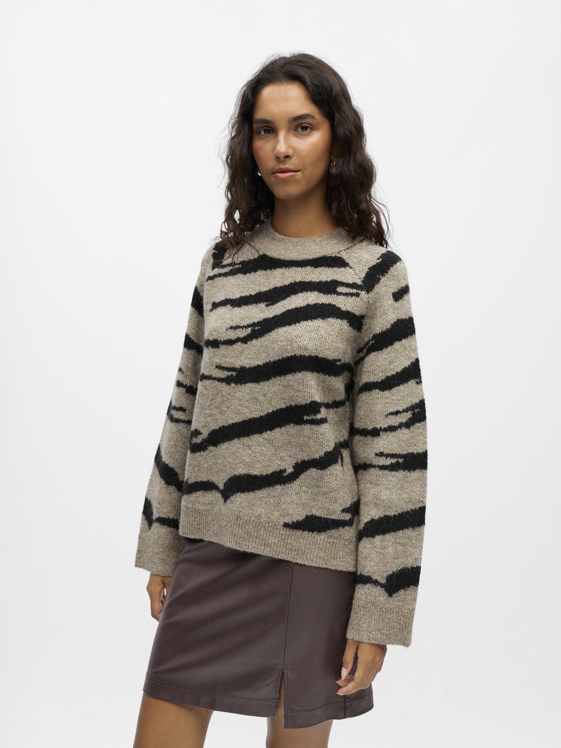 model_shot-front