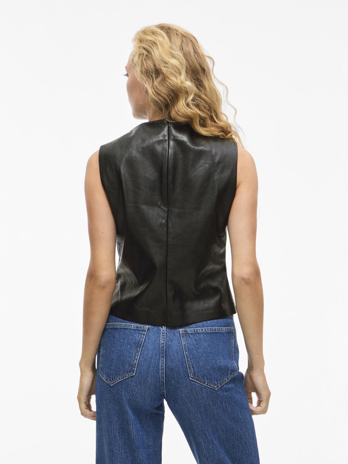 model_shot-back