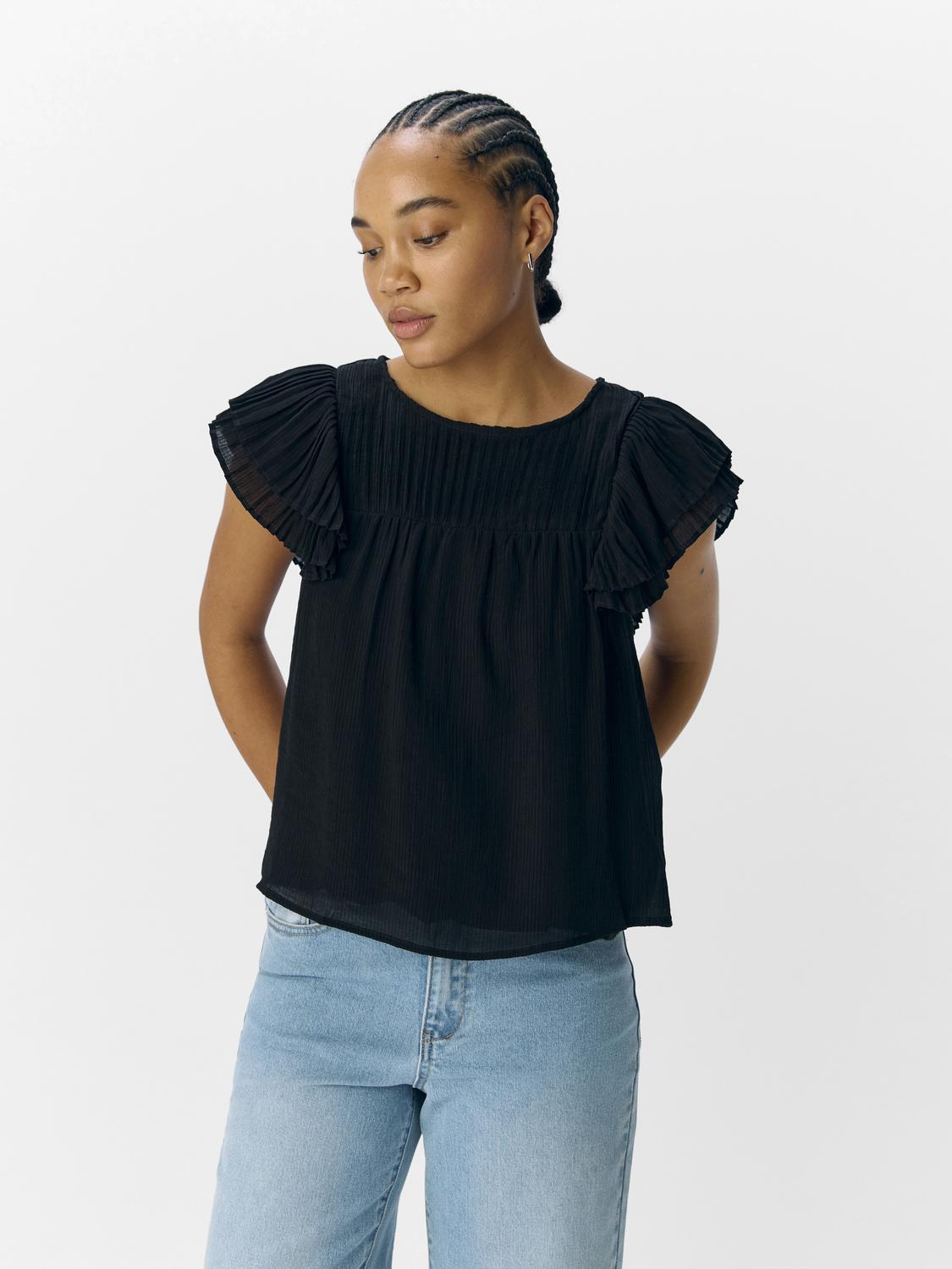 model_shot-front