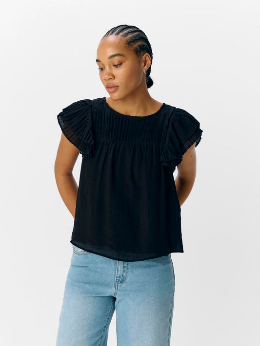 model_shot-front