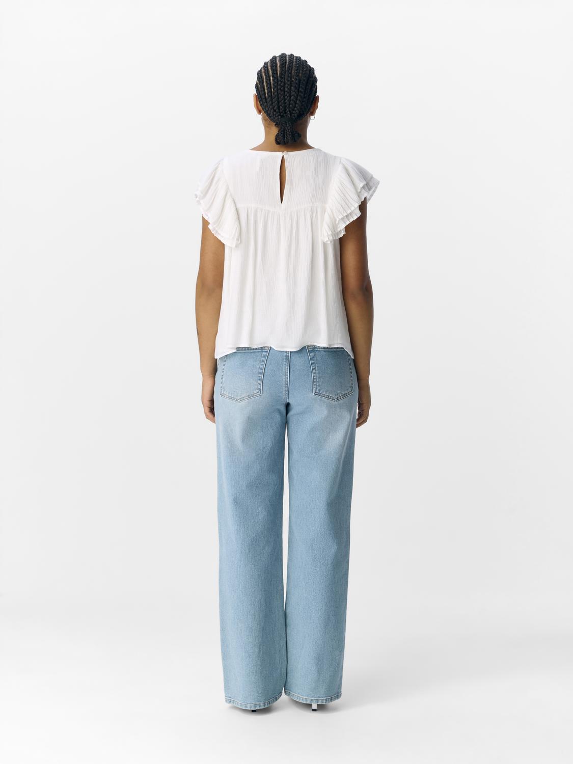 model_shot-back