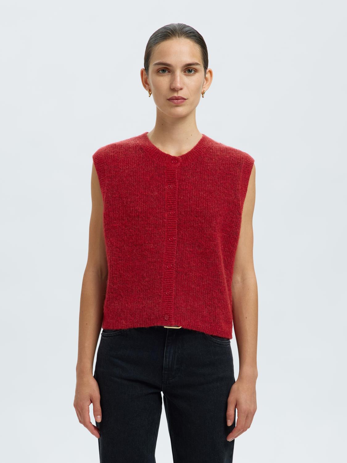 model_shot-front