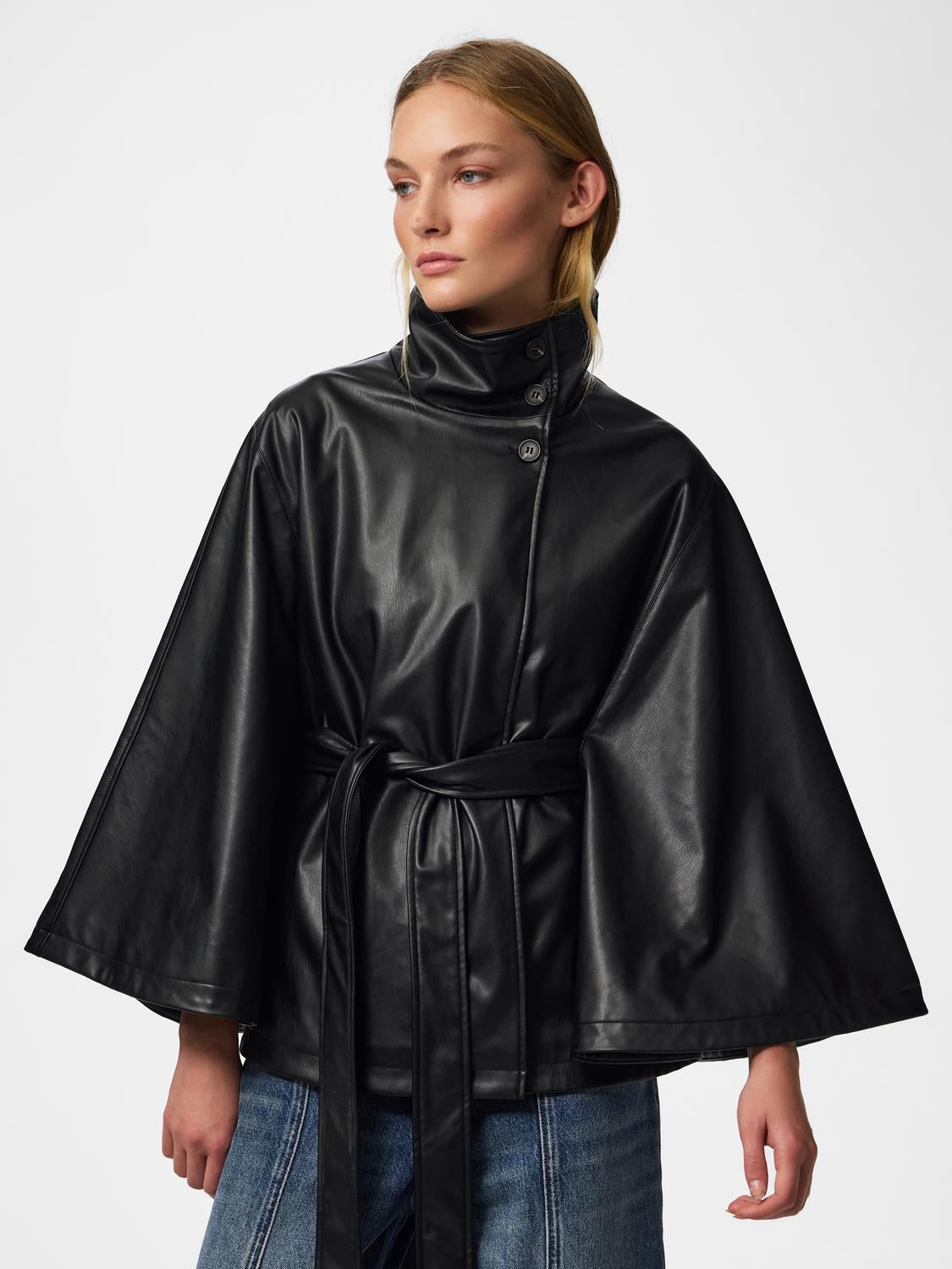 model_shot-front