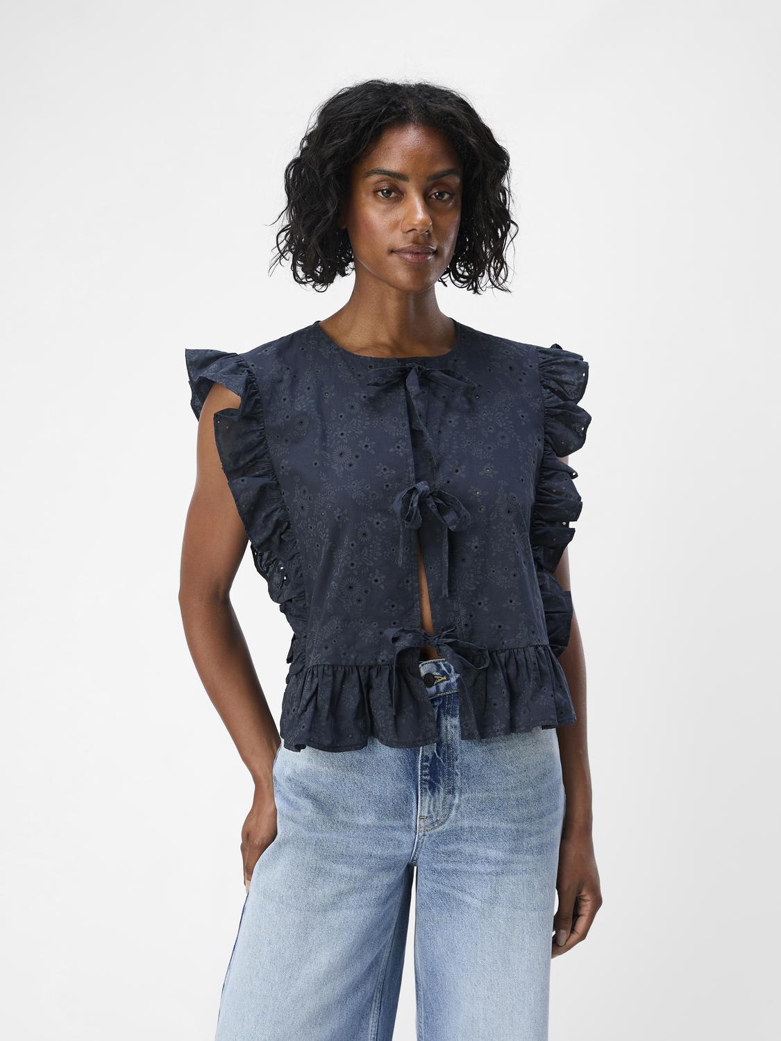 model_shot-front