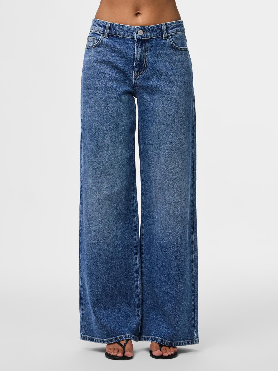 model_shot-front