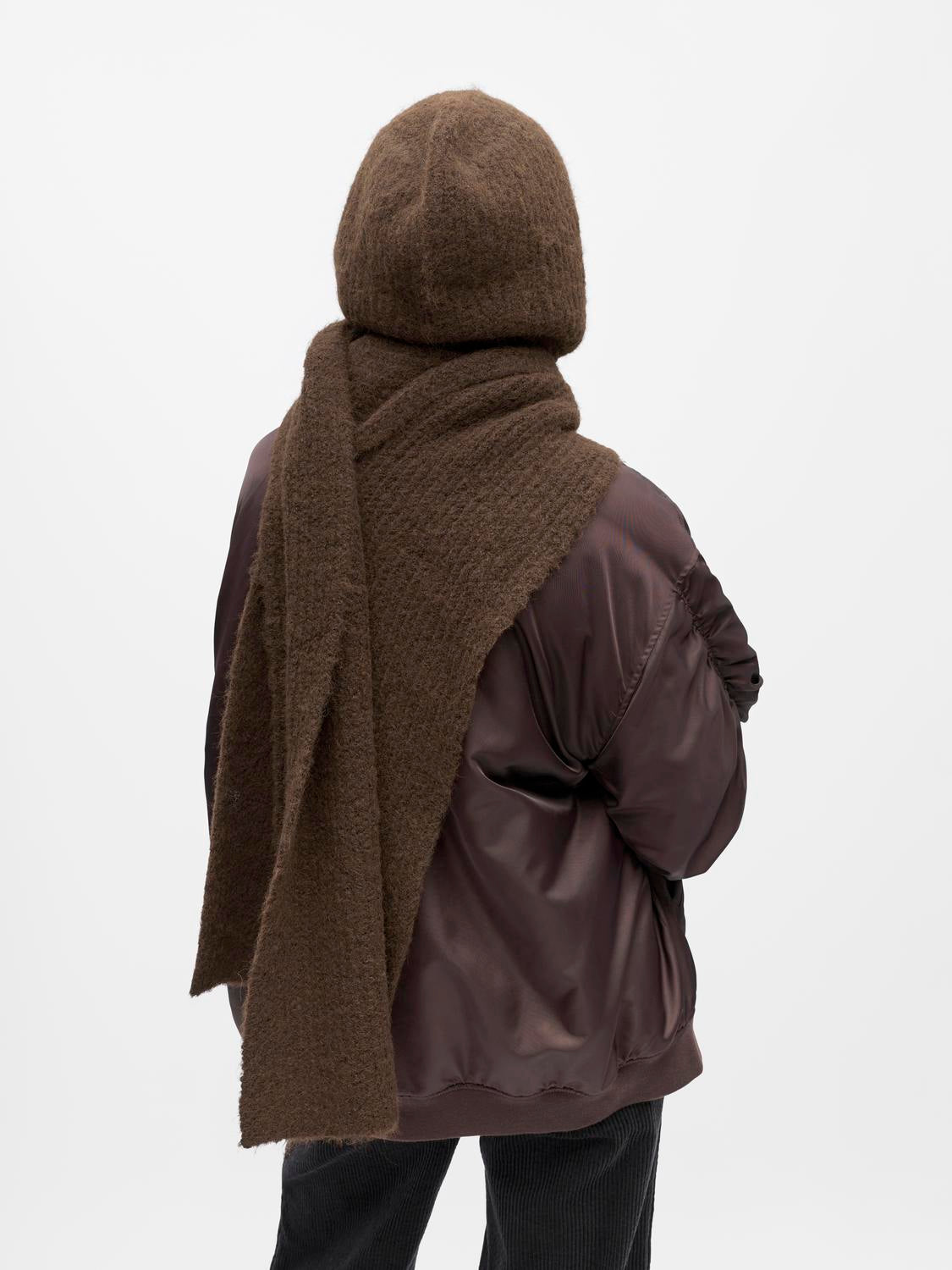 model_shot-back