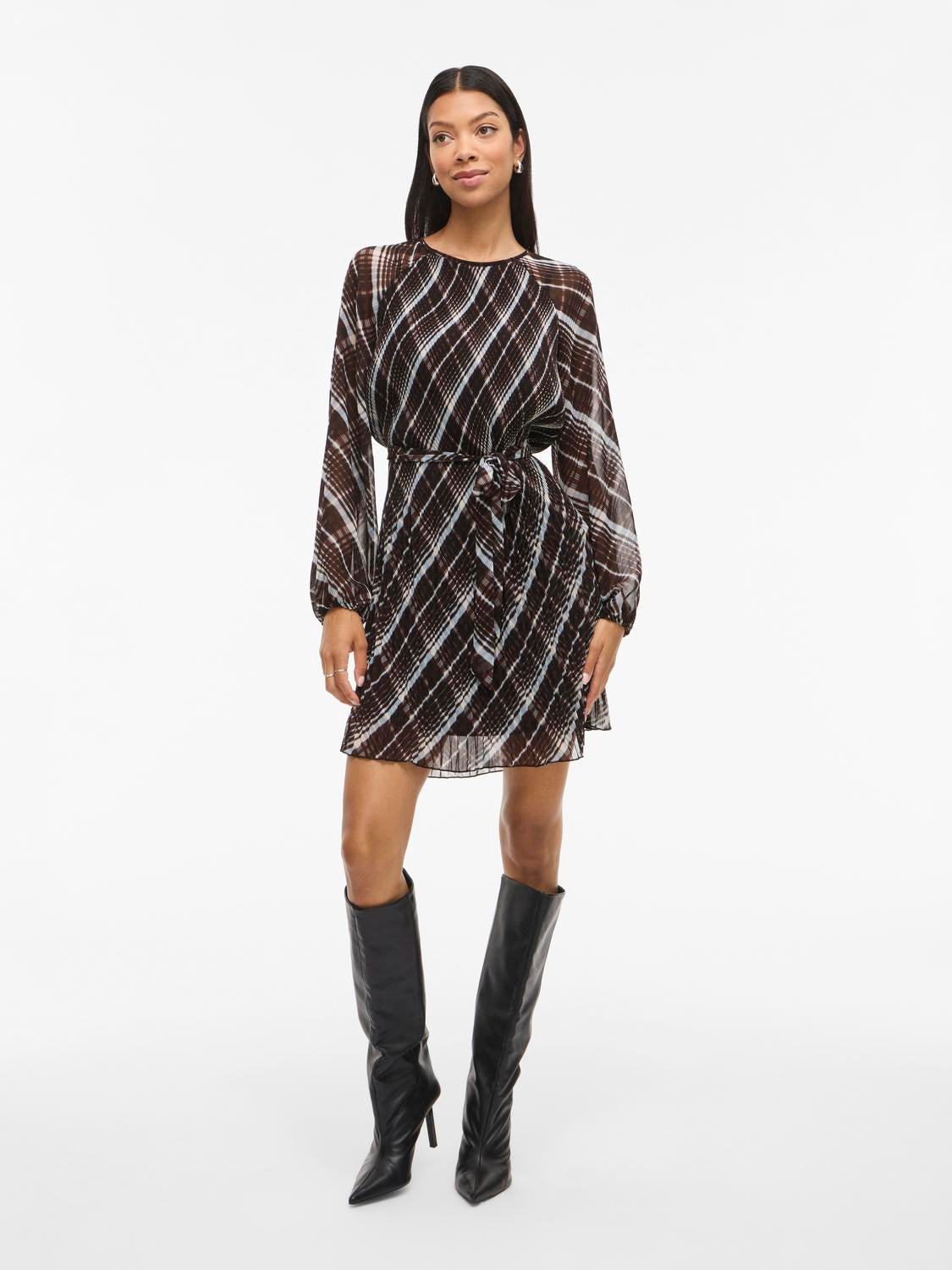 model_shot-front