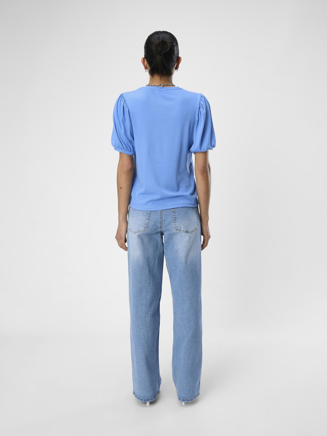 model_shot-back