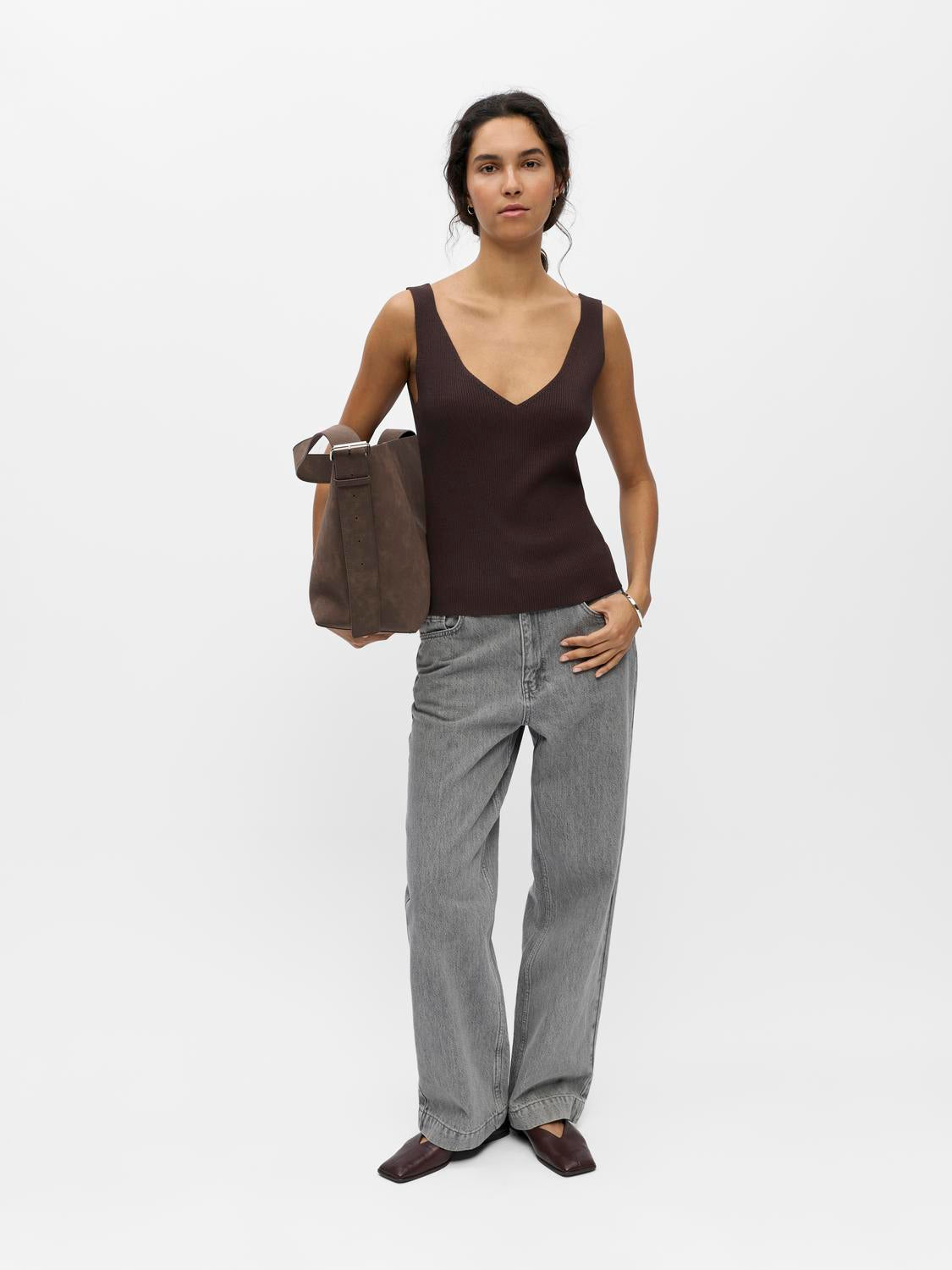 model_shot-front_full