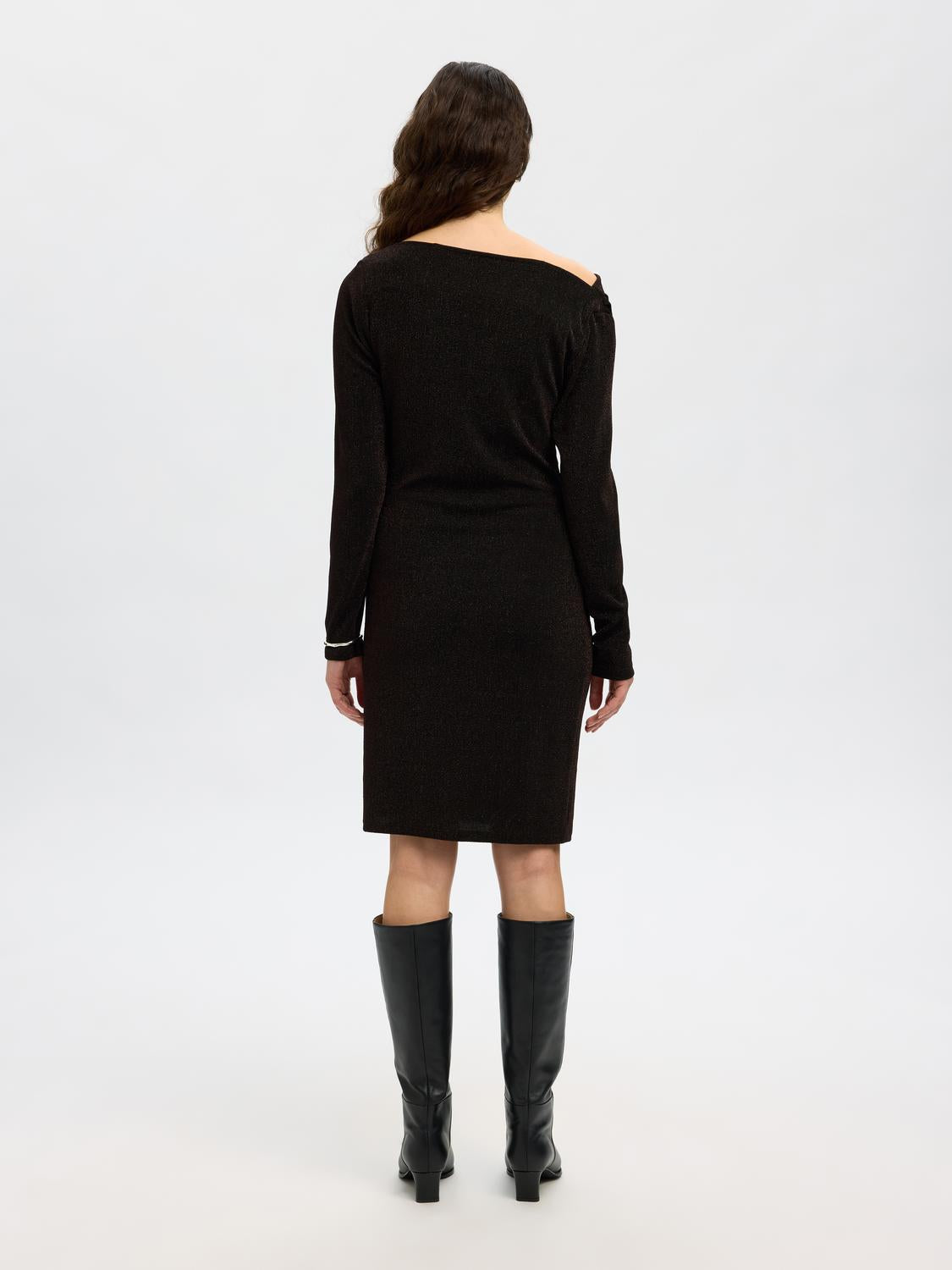 model_shot-back