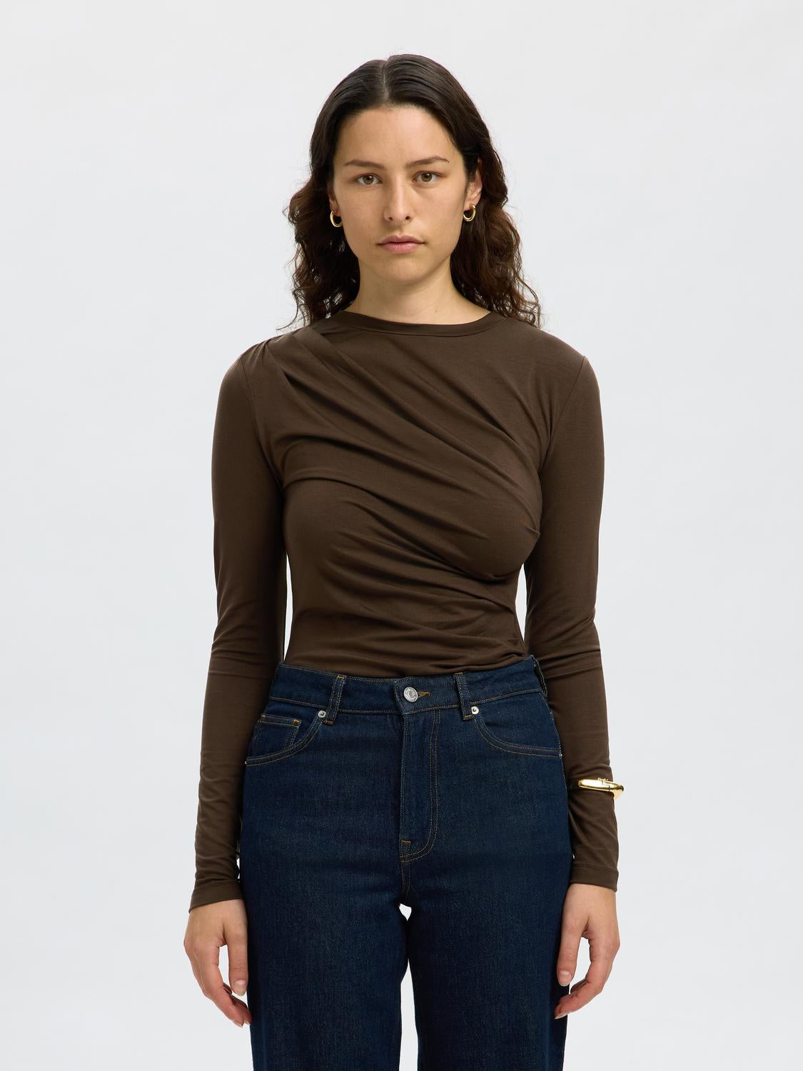 model_shot-front