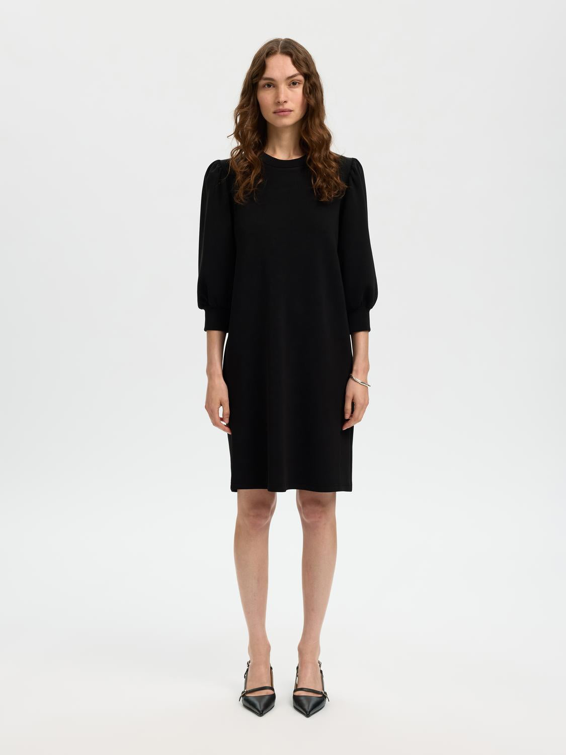 model_shot-front