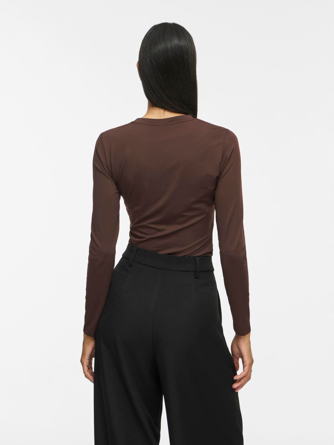model_shot-back