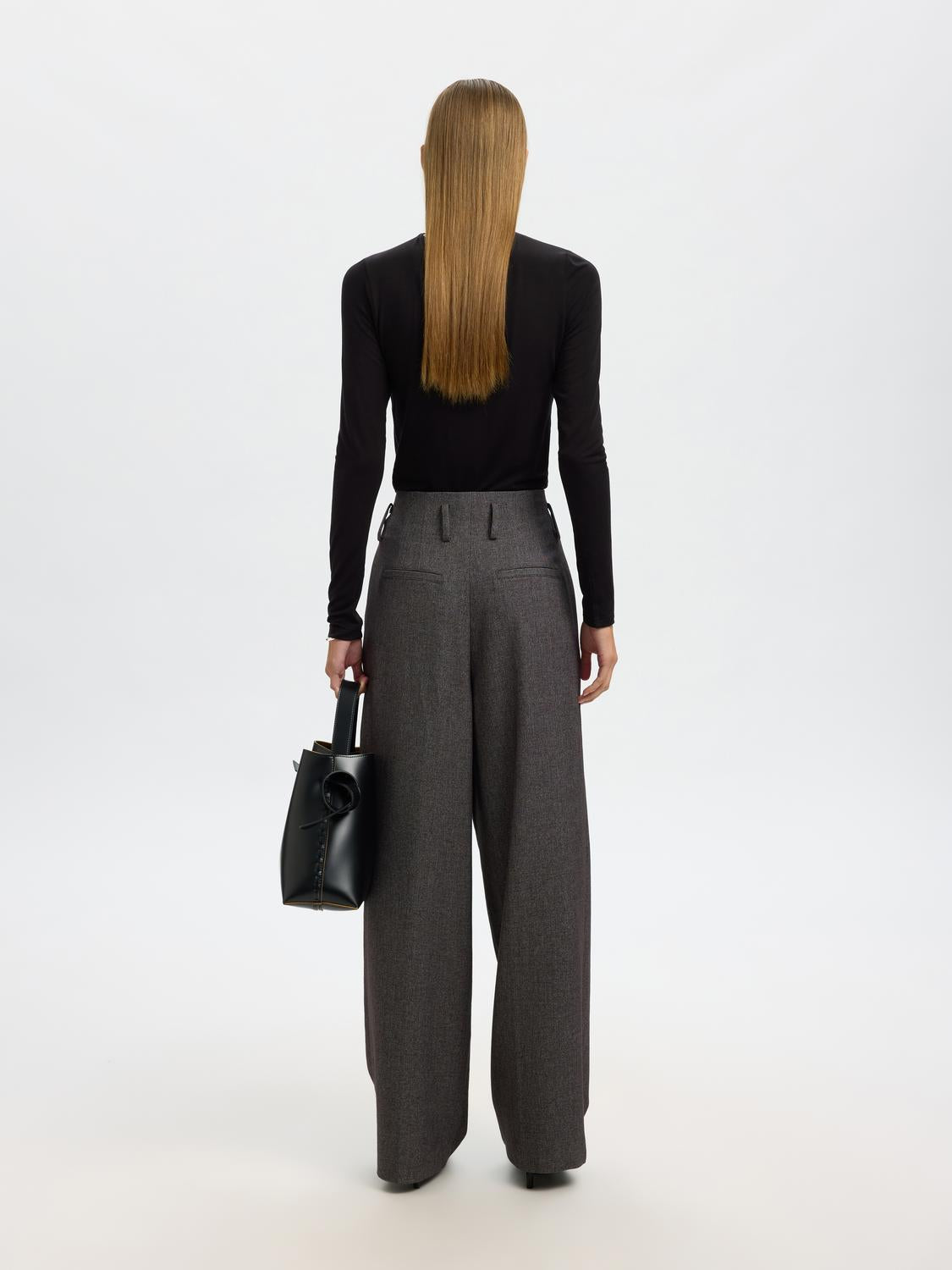 model_shot-back