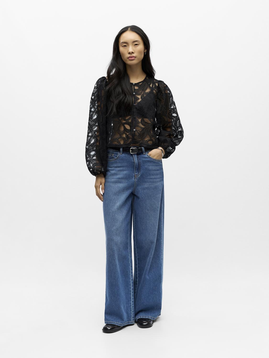 model_shot-front_full