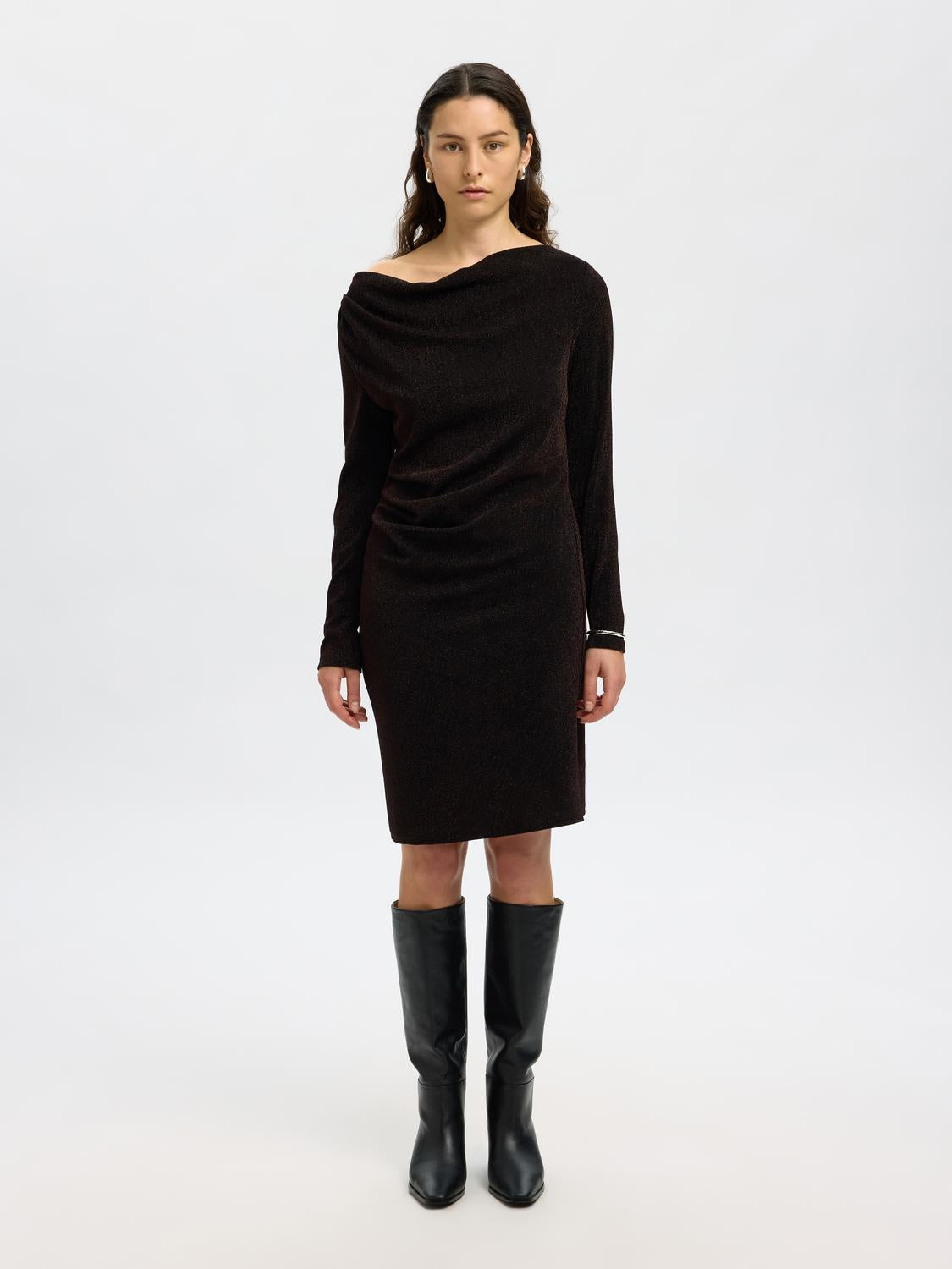 model_shot-front