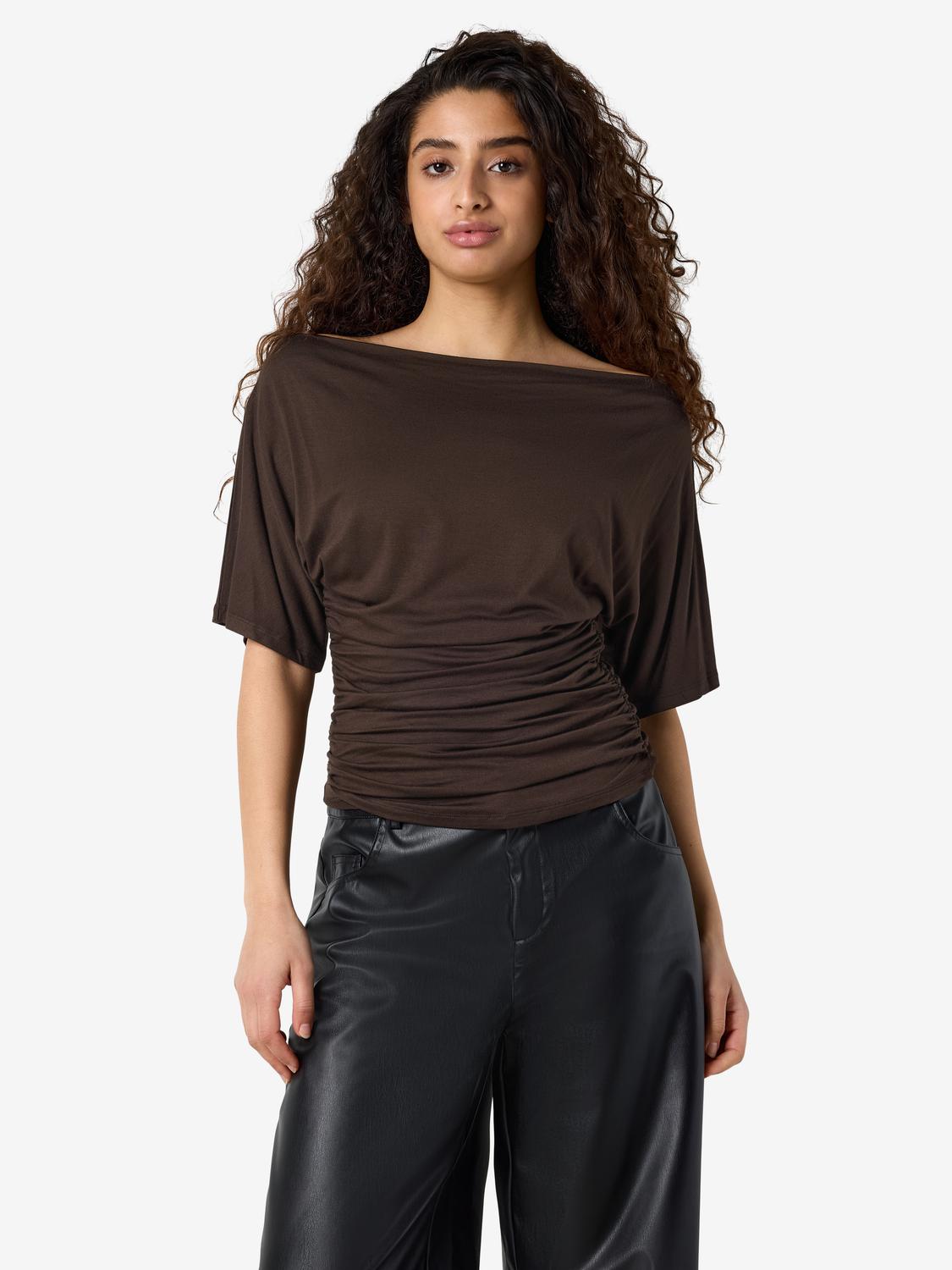 model_shot-front