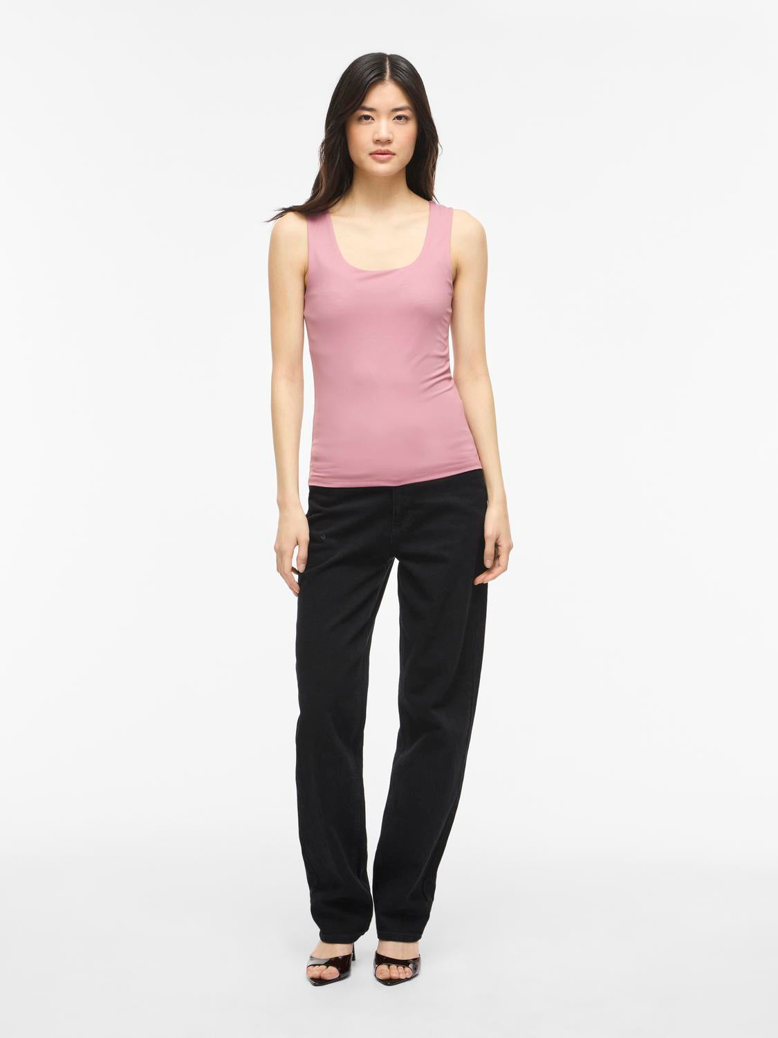 model_shot-front_full