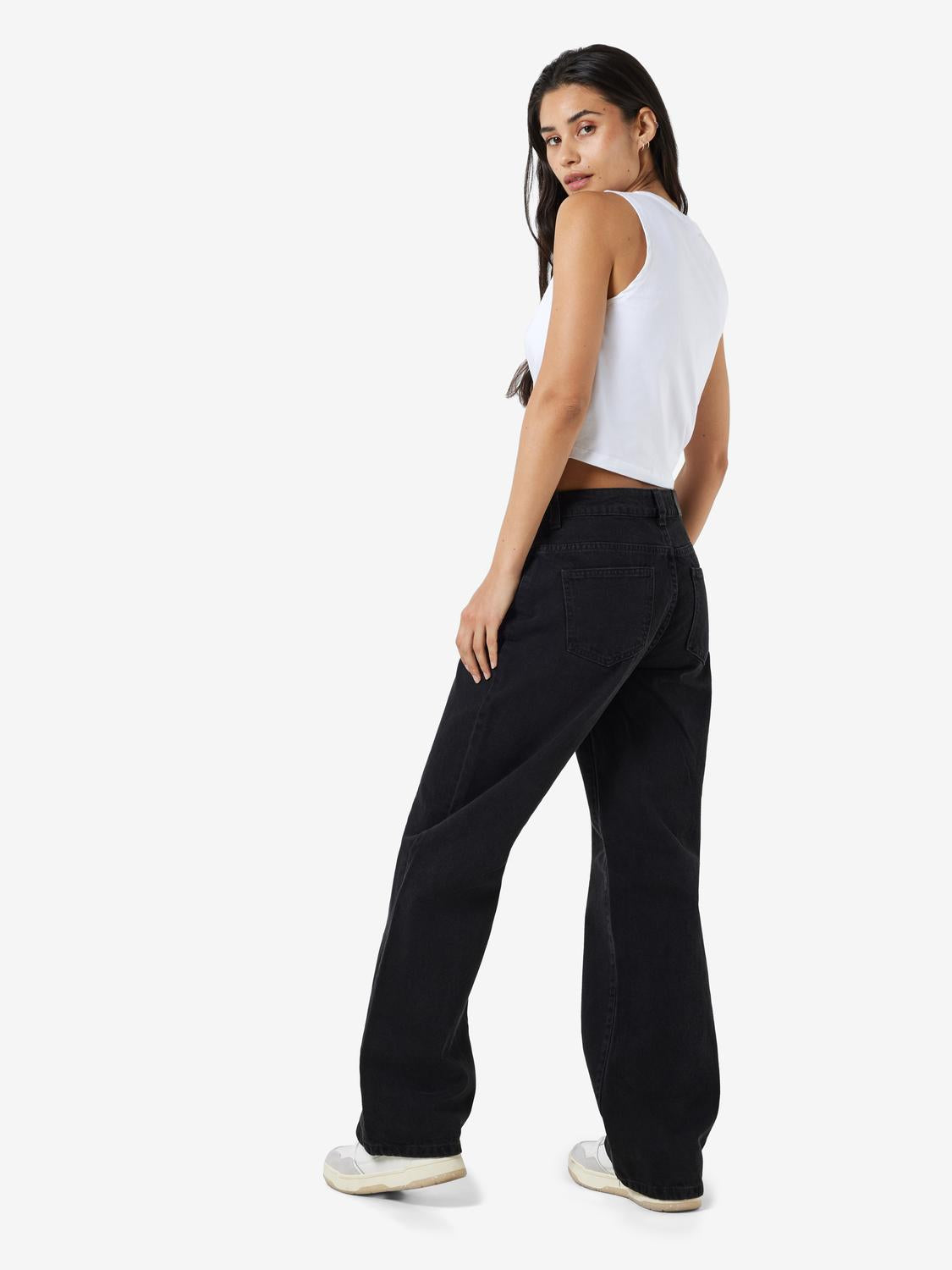 model_shot-front_full