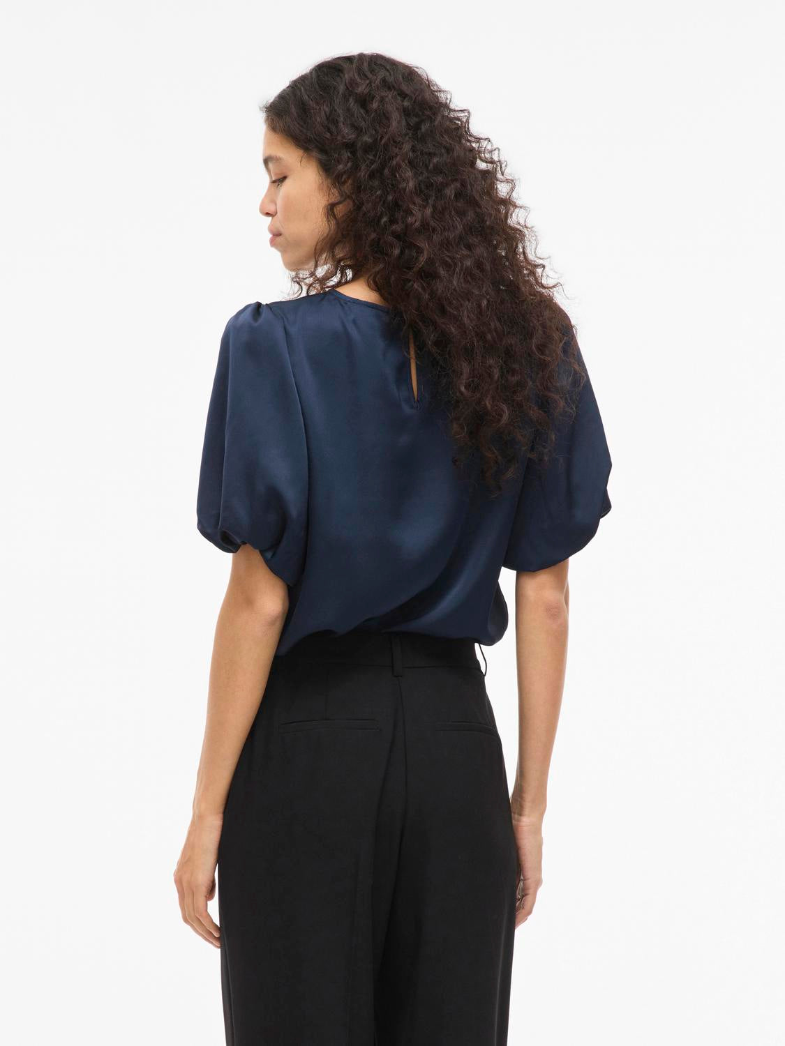 model_shot-back