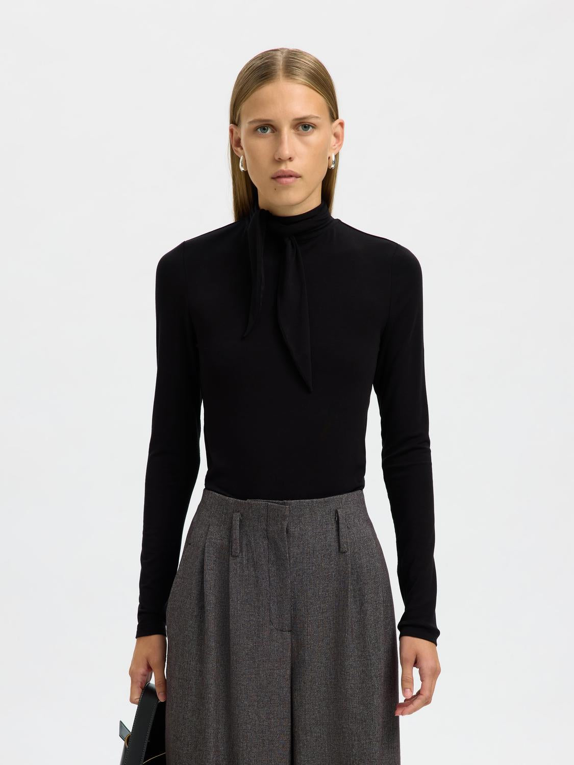 model_shot-front