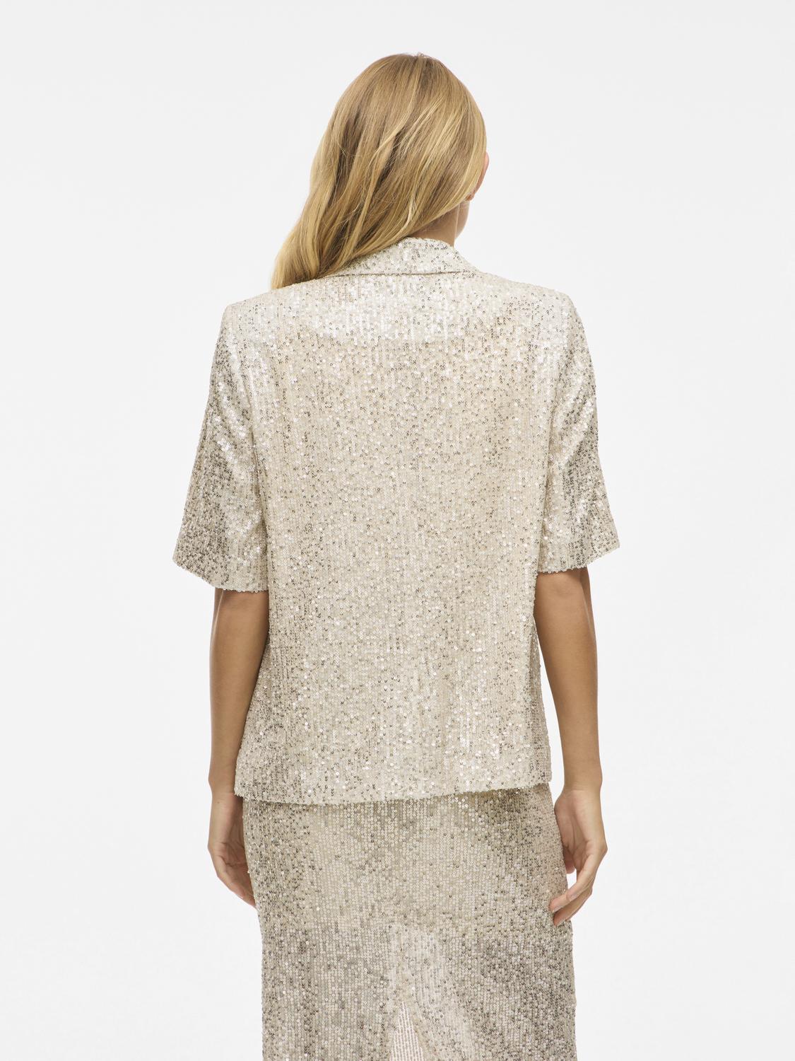 model_shot-back