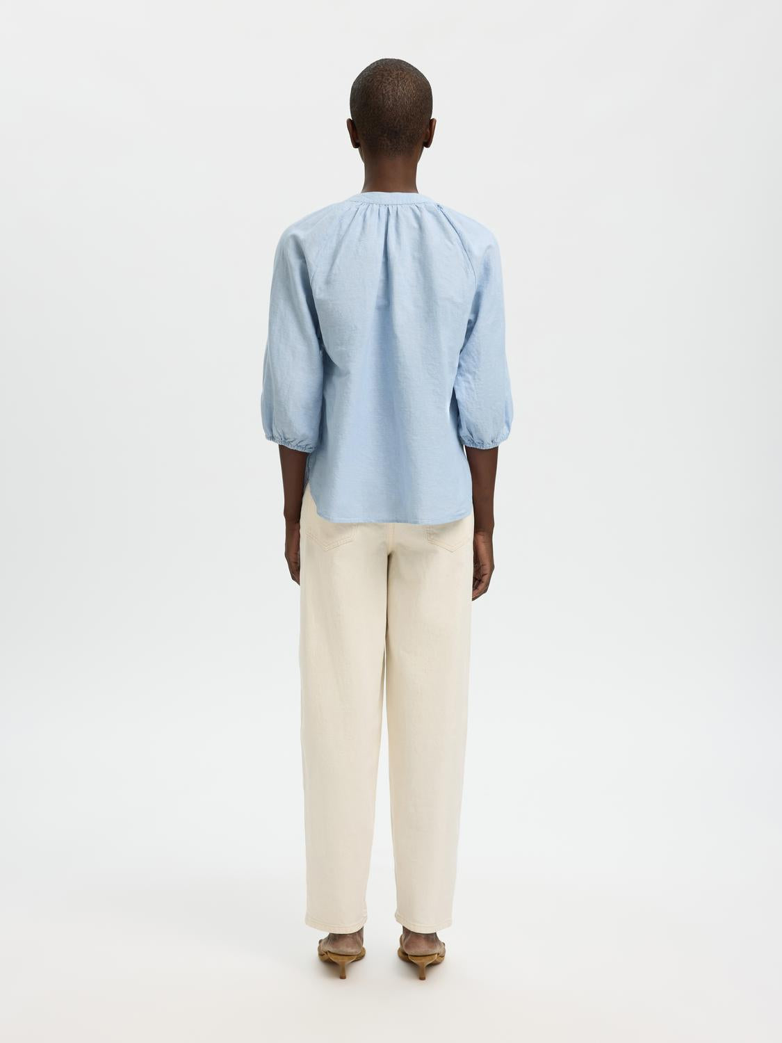 model_shot-back