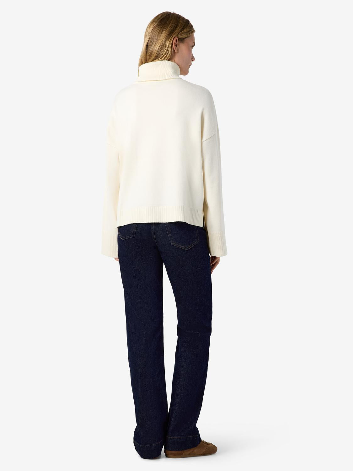 model_shot-front_full