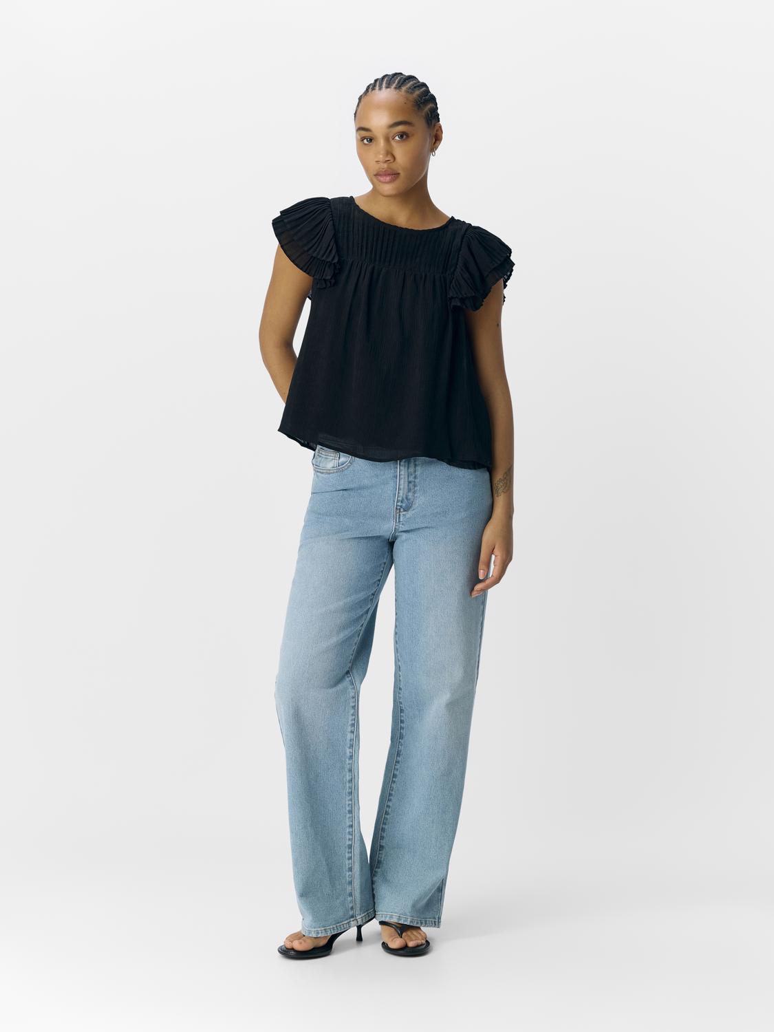model_shot-front_full