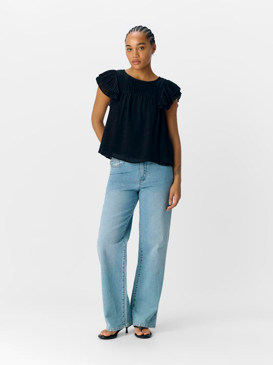 model_shot-front_full