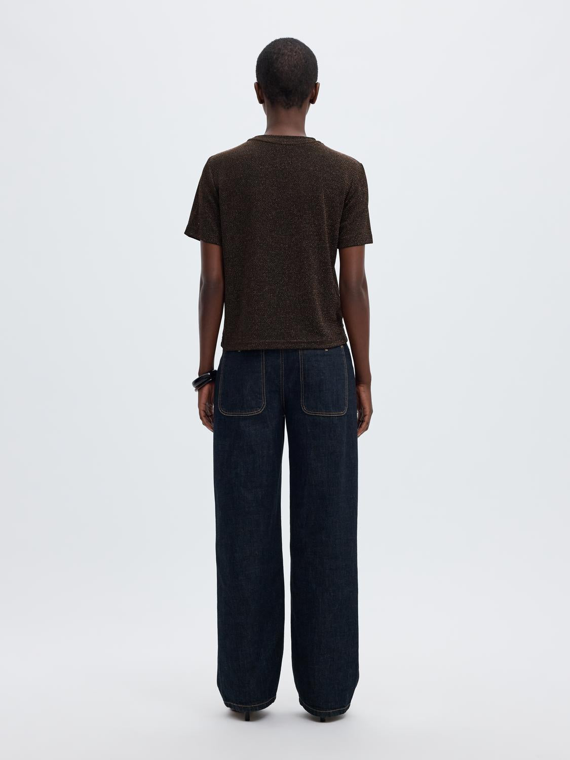 model_shot-back