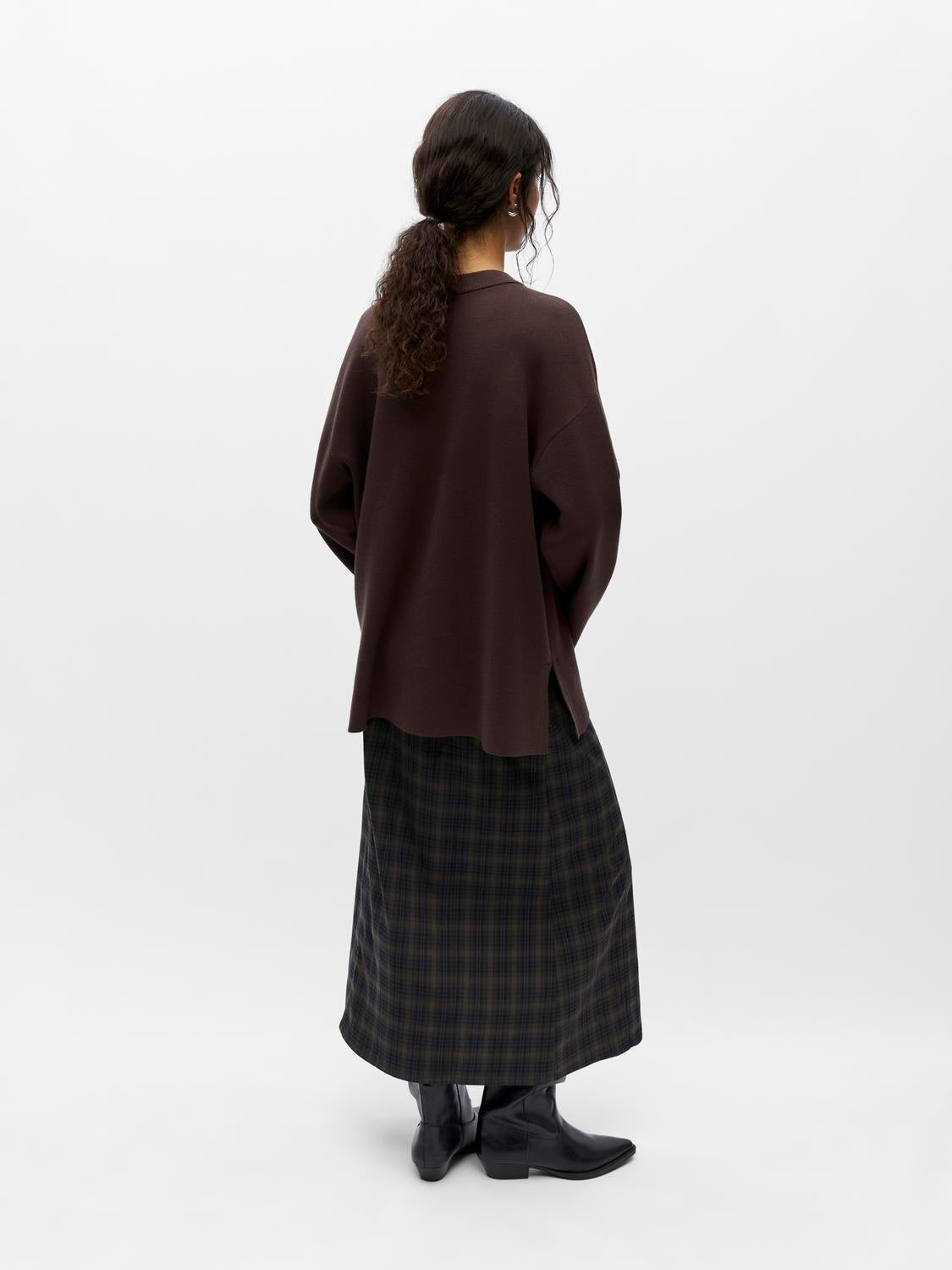 model_shot-back