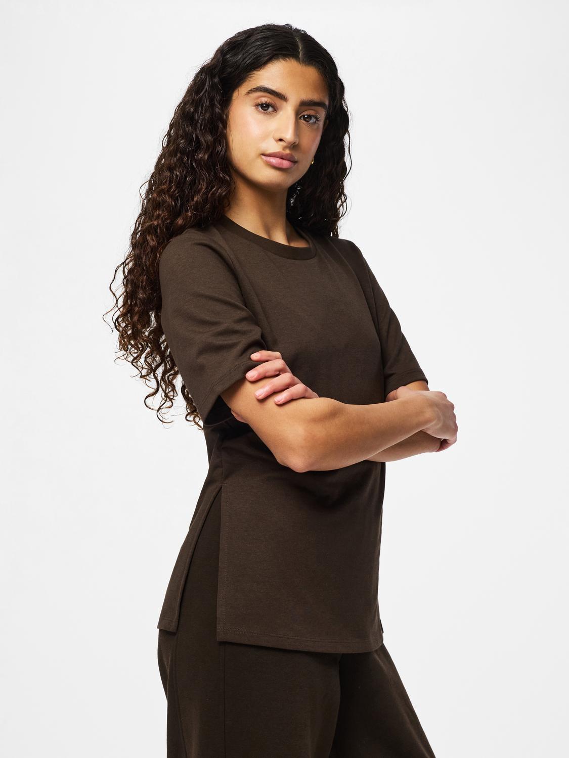 model_shot-front